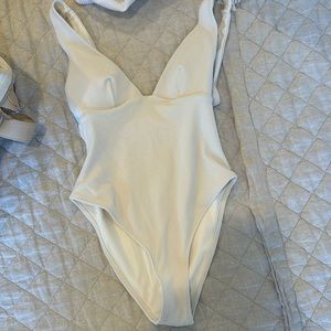 H&M ONE PIECE BATHING SUIT!